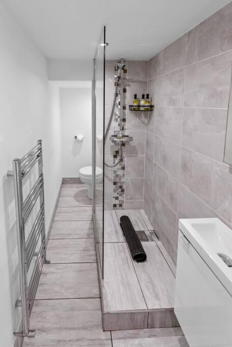 Newly Refurbed, Central Apartment With Free Parking And Hot Tub Lytham St Annes Zewnętrze zdjęcie