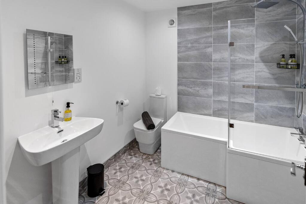Newly Refurbed, Central Apartment With Free Parking And Hot Tub Lytham St Annes Zewnętrze zdjęcie
