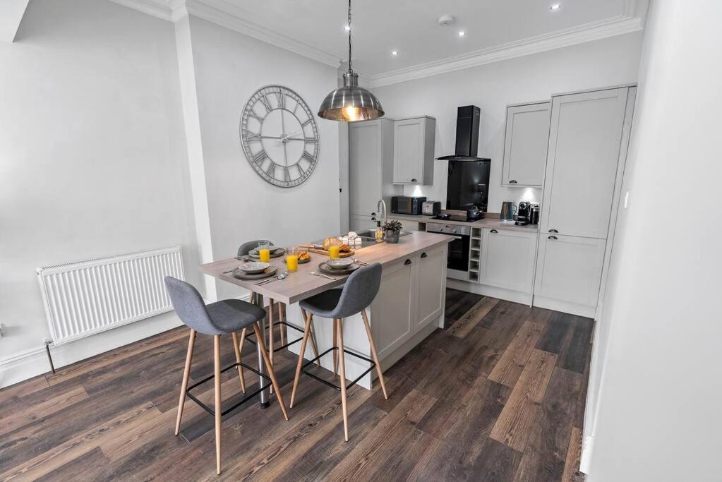 Newly Refurbed, Central Apartment With Free Parking And Hot Tub Lytham St Annes Zewnętrze zdjęcie