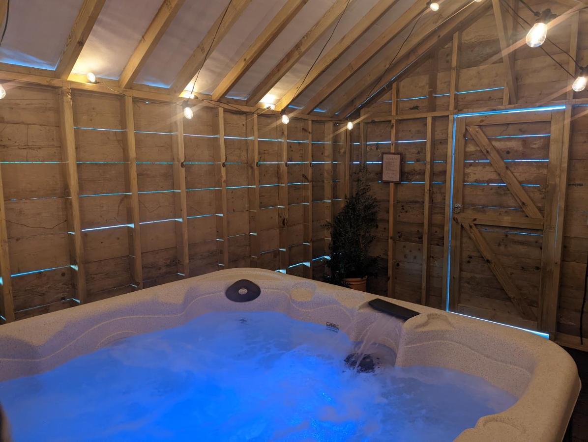 Newly Refurbed, Central Apartment With Free Parking And Hot Tub Lytham St Annes Zewnętrze zdjęcie